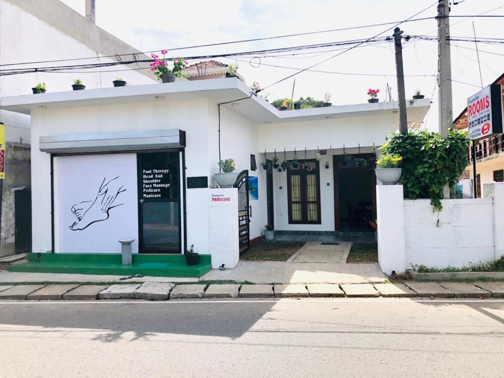 Freedom Inn Negombo Exterior photo